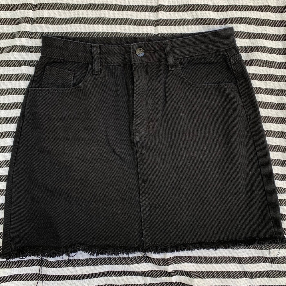 Black Frayed Hem Pocket Denim Skirt